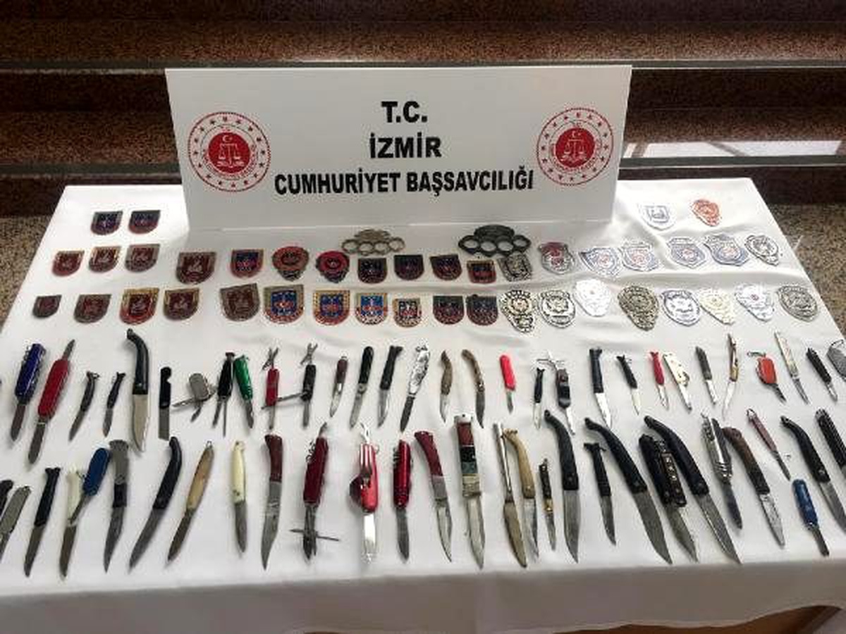 İzmir Adliyesi\'nde ele geçirilen yüzlerce suç aleti sergilendi
