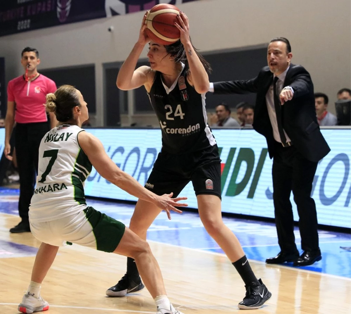 Kadınlar Türkiye Kupası\'nda Beşiktaş yarı finale yükseldi