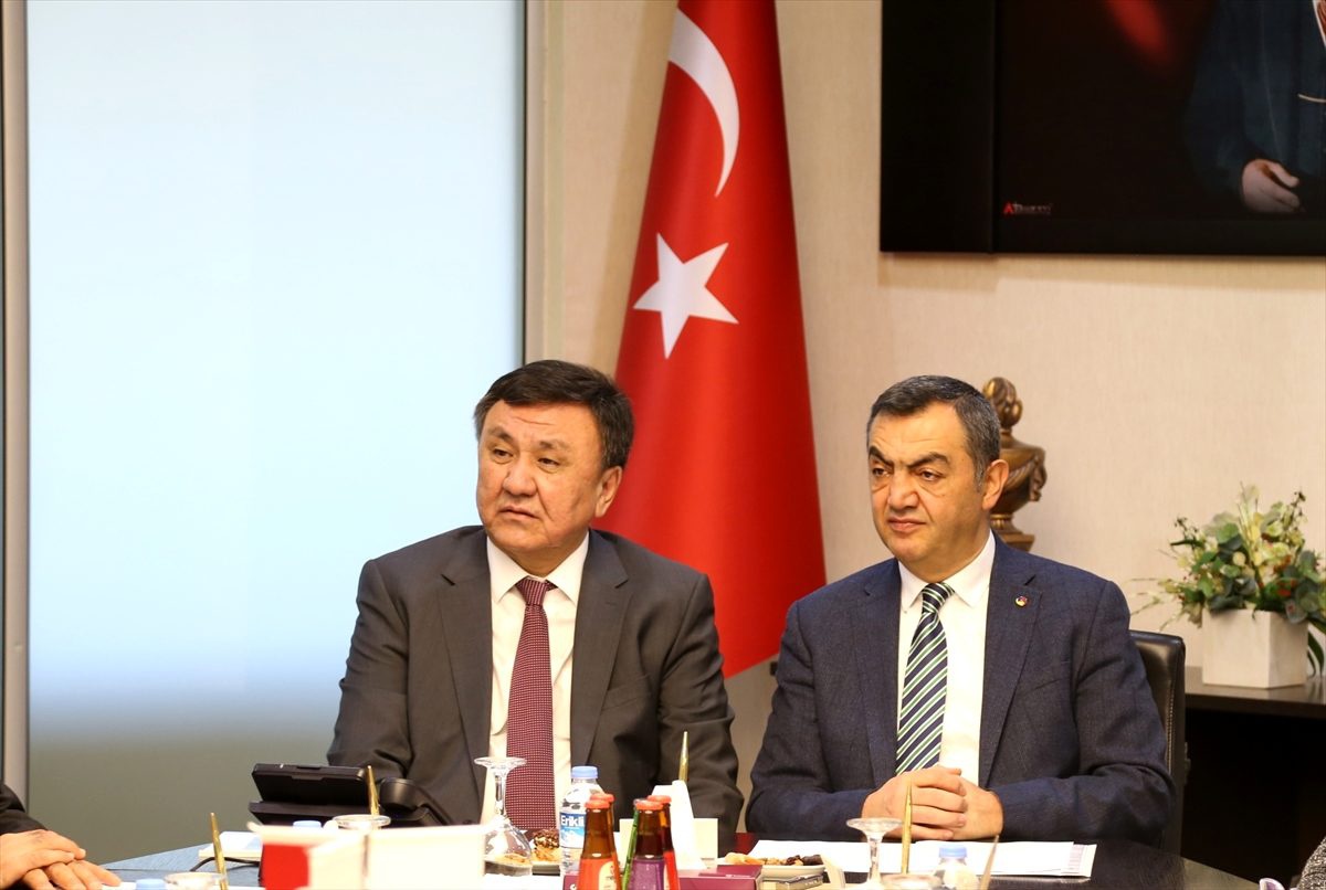 Kırgızistan\'ın Ankara Büyükelçisi Ömüraliyev, Kayseri Sanayi Odası\'nı ziyaret etti