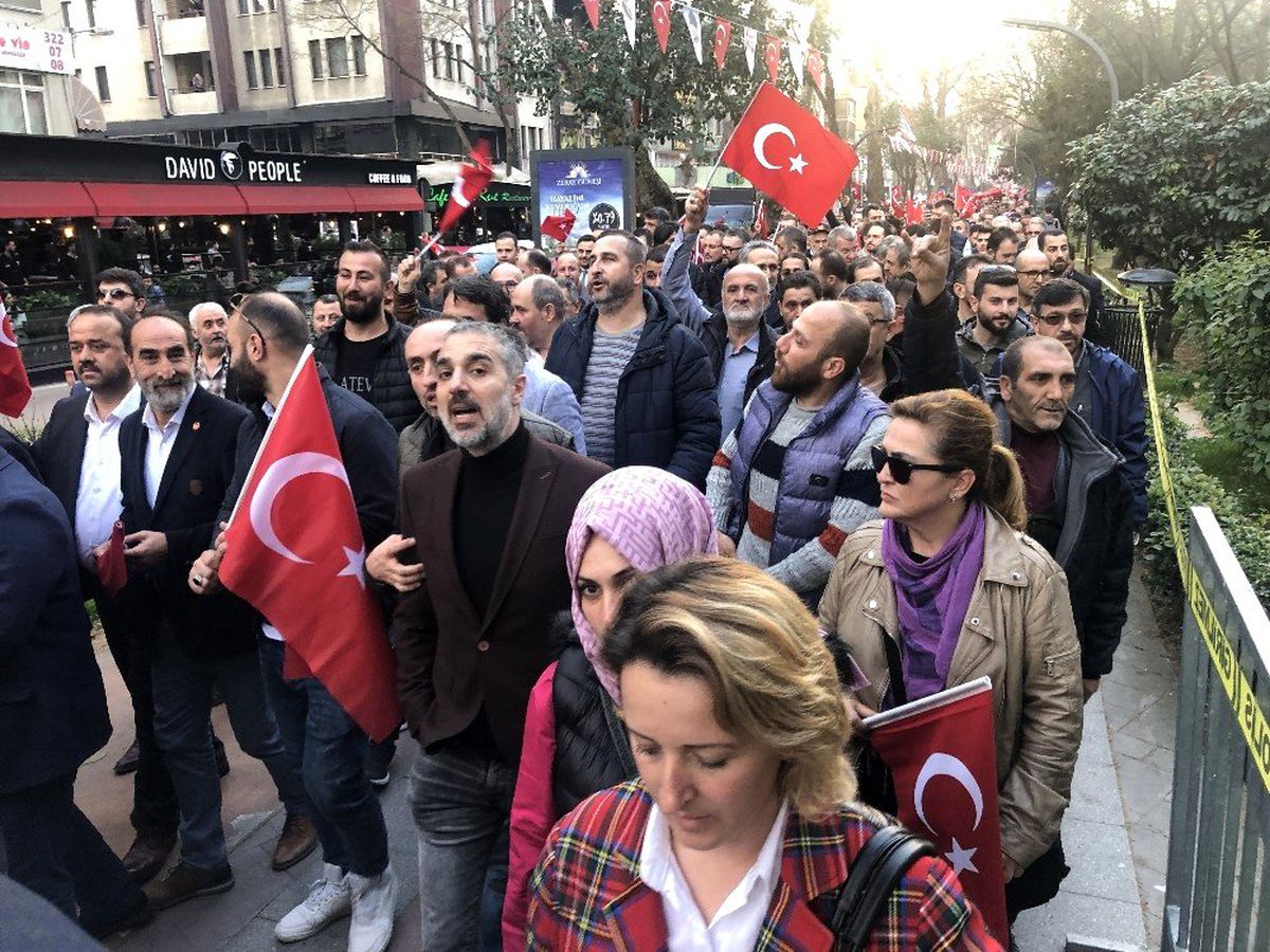 Kocaeli\'de binler İdlib şehitleri için yürüdü