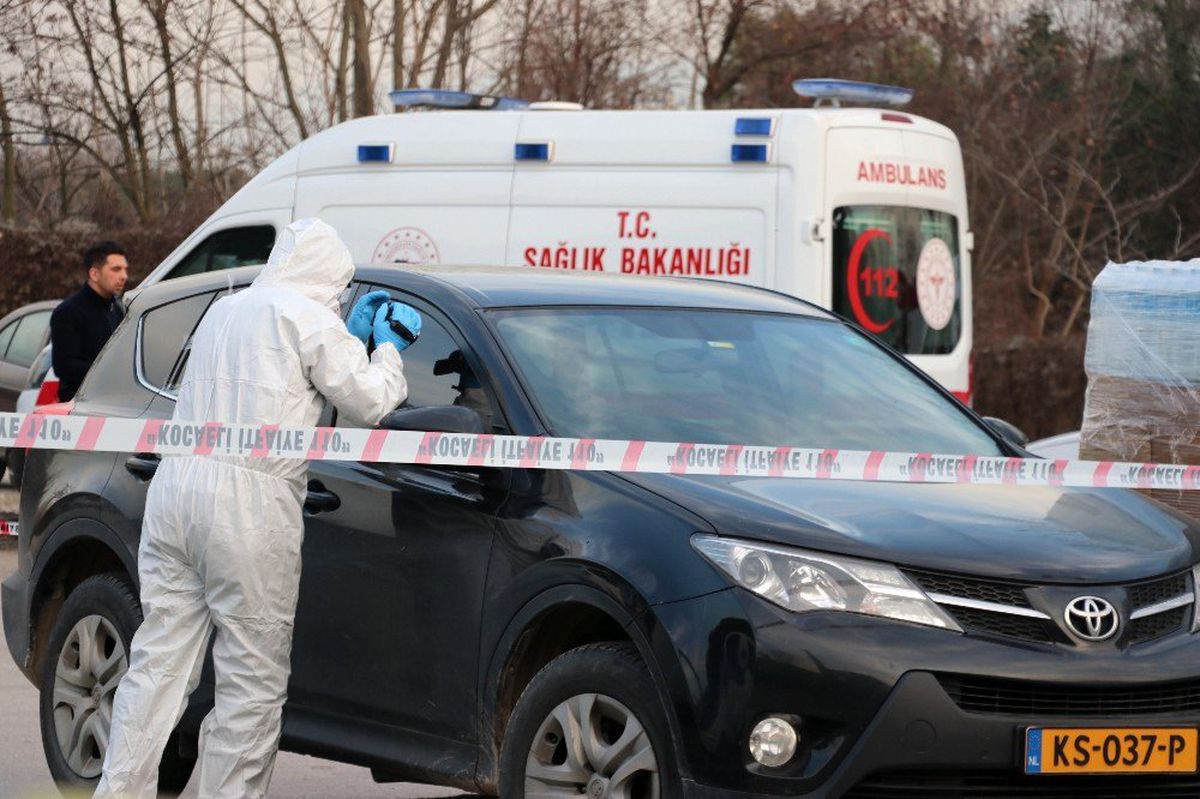 Kocaeli\'de yabancı plakalı araçta ölü bulunan şahısta korona şüphesi