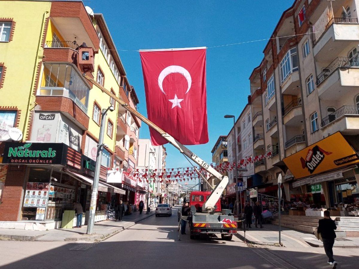 Körfez bayraklarla donatıldı