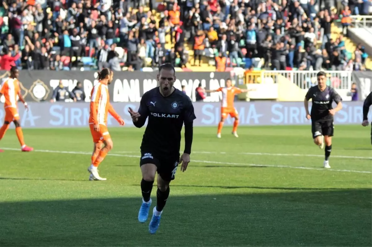 \'Kral\' atıyor, Altay kazanıyor