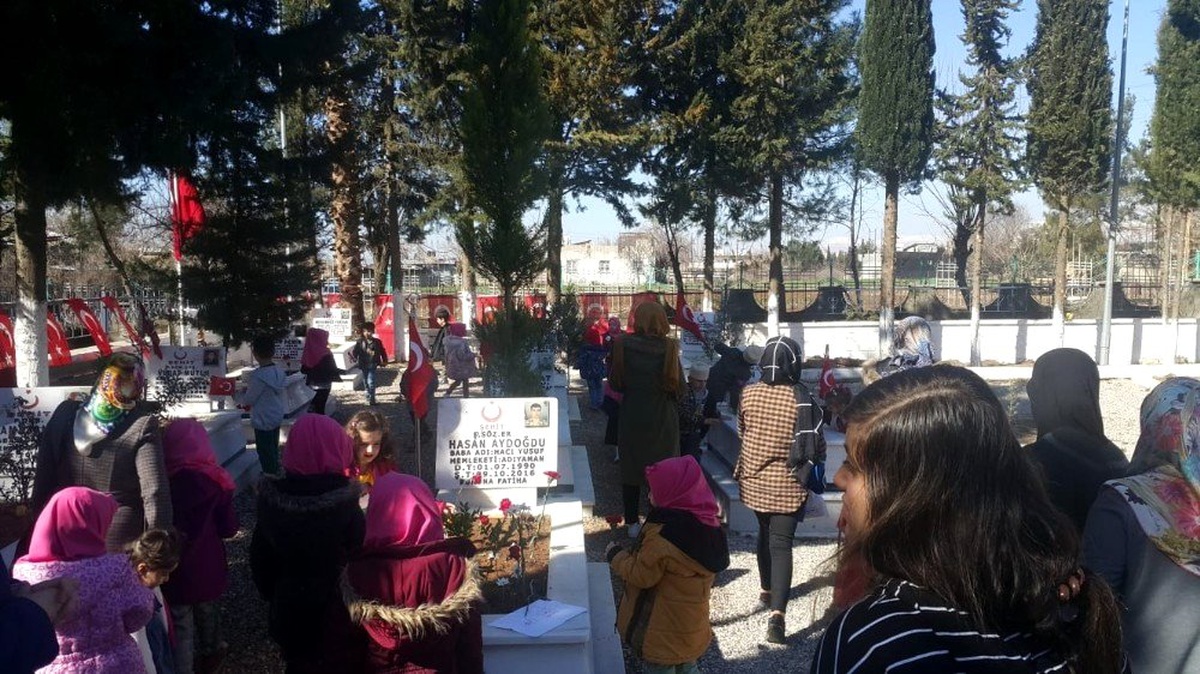 Kur\'an kursunun minik öğrencileri şehitleri yalnız bırakmadı