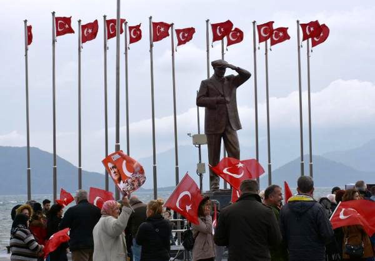 Marmaris\'te İdlib şehitleri için yürüyüş