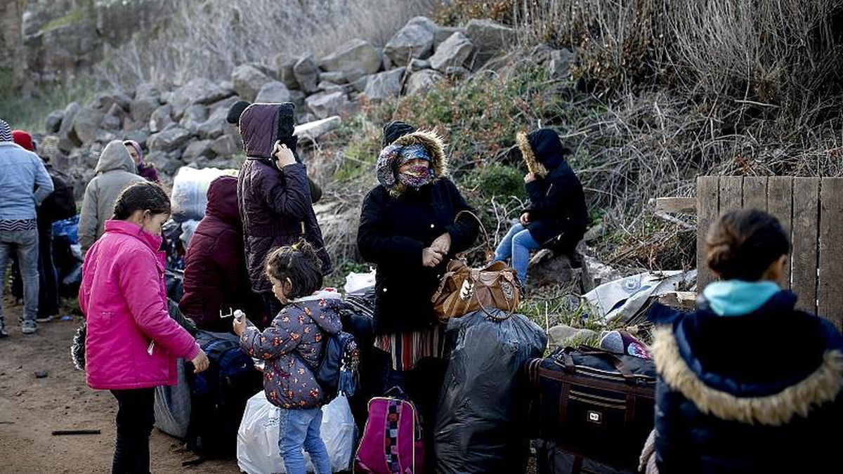 Midilli\'de göçmen karşıtlarının hedefi olan sivil toplum örgütleri faaliyetlerine son veriyor