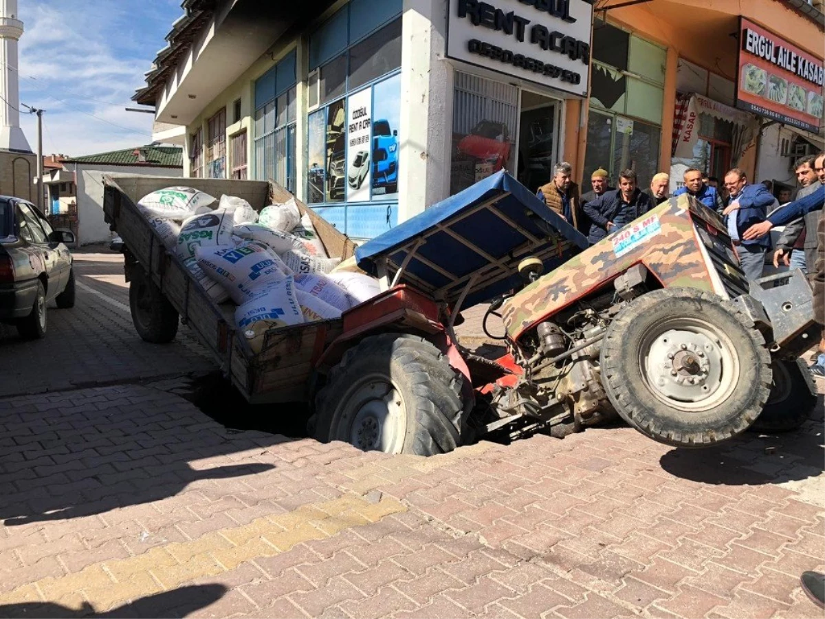 Nevşehir\'de traktör çöken yola düştü