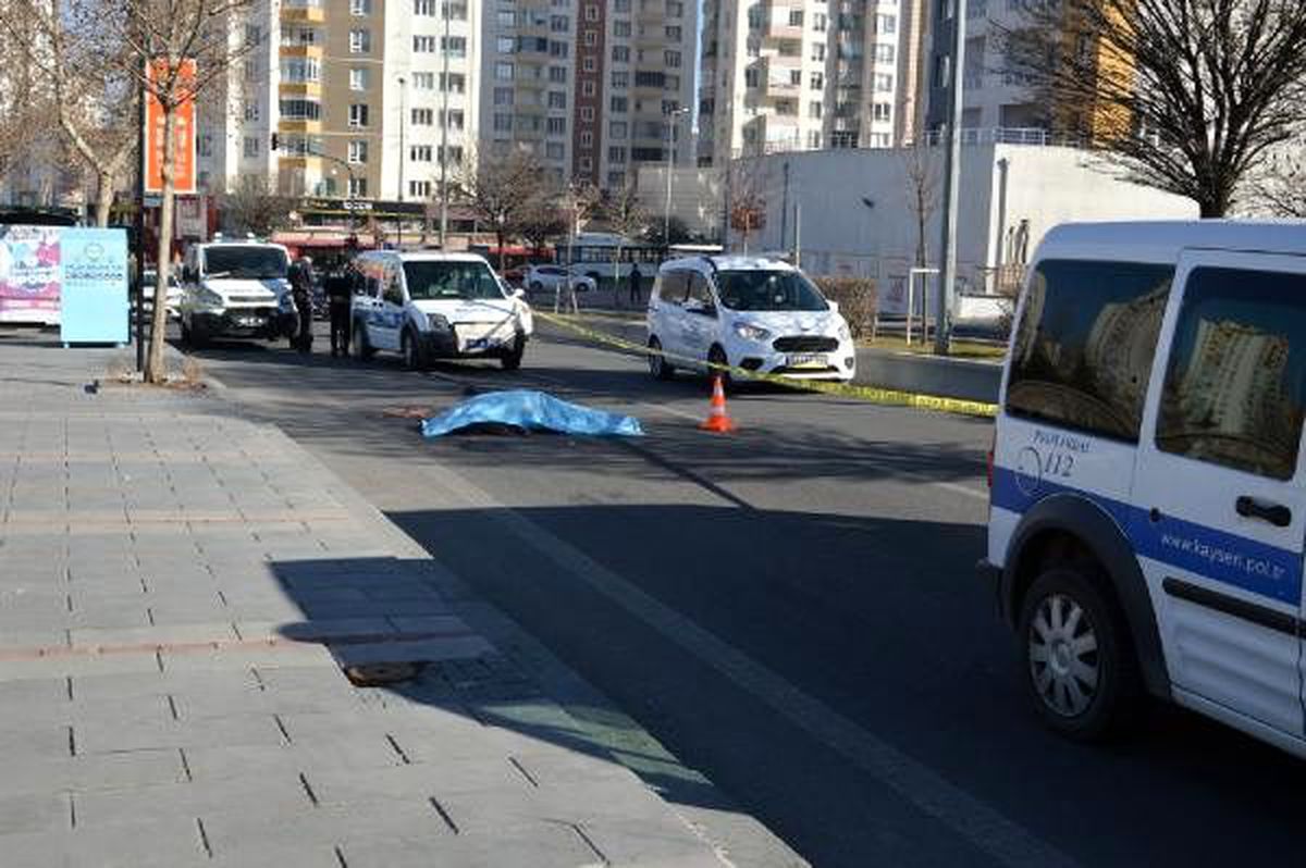 Otobüse binmek isterken altında kalarak öldü