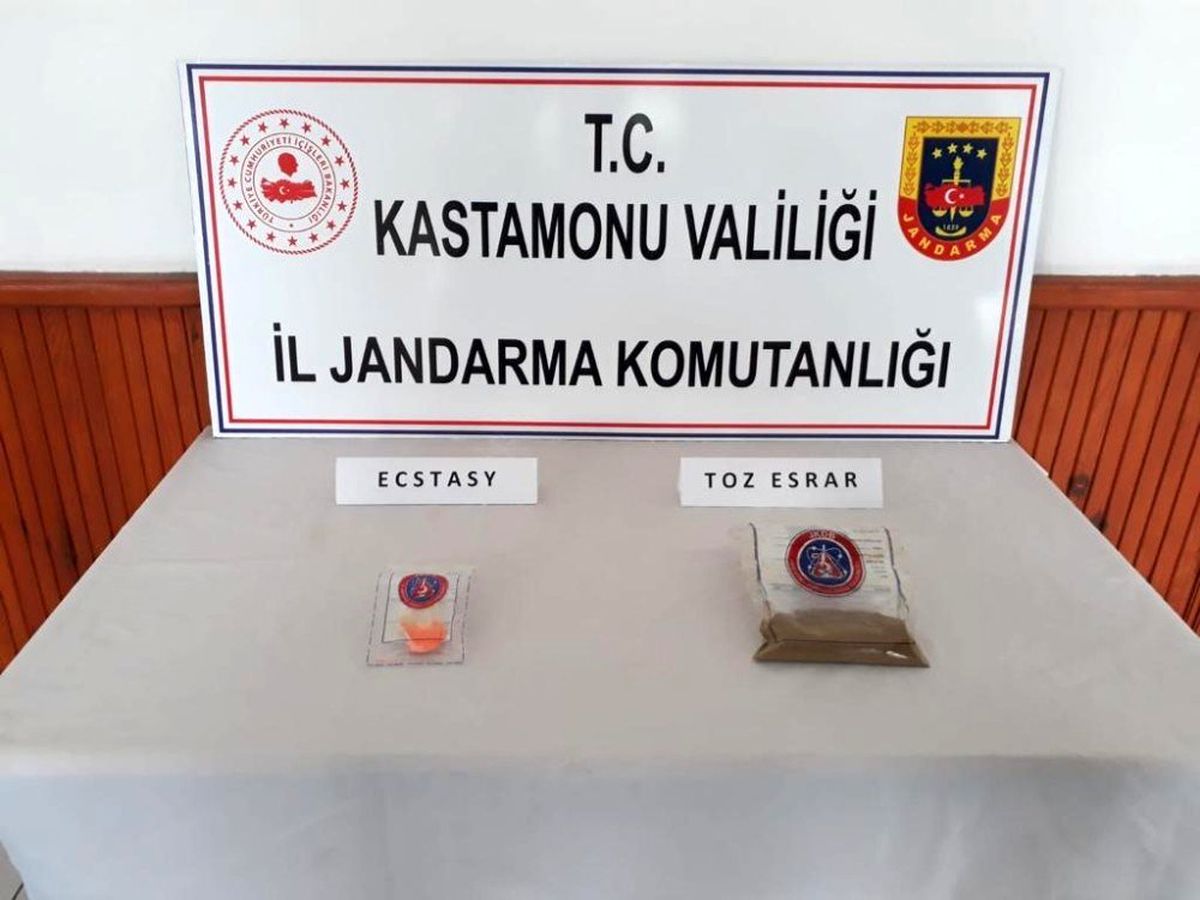 Otobüsteki yolcunun üzerinden 200 gram esrar çıktı