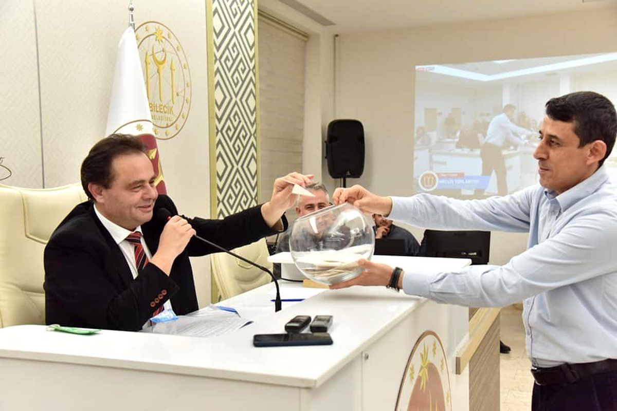 Pelitözü Gölpark\'a içkili mekan açıklamasına karar verildi