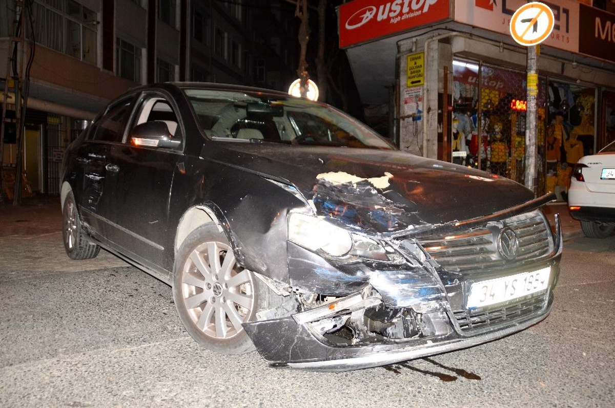 Polis otosuna çarptılar kaçmak isterken kaza yaptılar