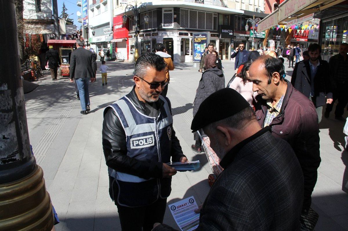 Polis\'ten "tele dolandırıcılara" karşı broşürlü uyarı