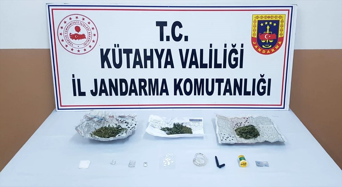 Simav\'da zeytin tezgahında uyuşturucu satan şüpheli yakalandı