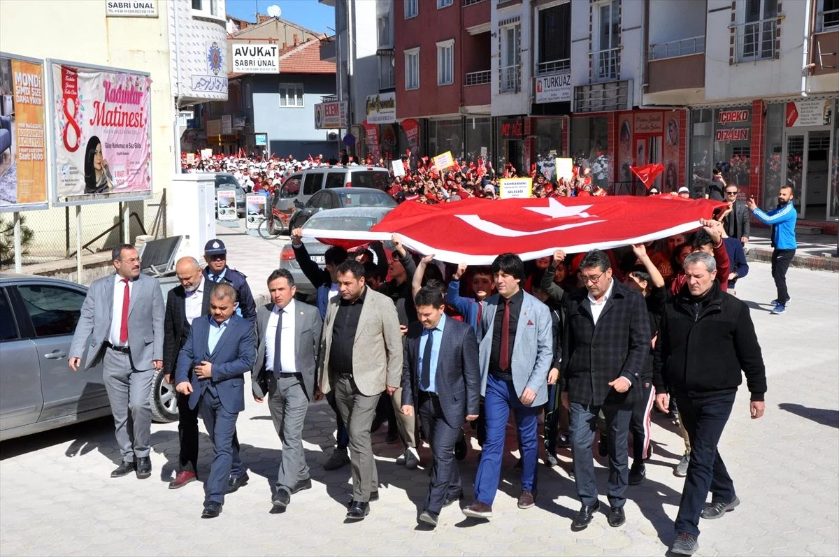 Sorgun\'da öğrencilerden "Şehitlerimize Saygı Mehmetçiğe Destek Yürüyüşü"