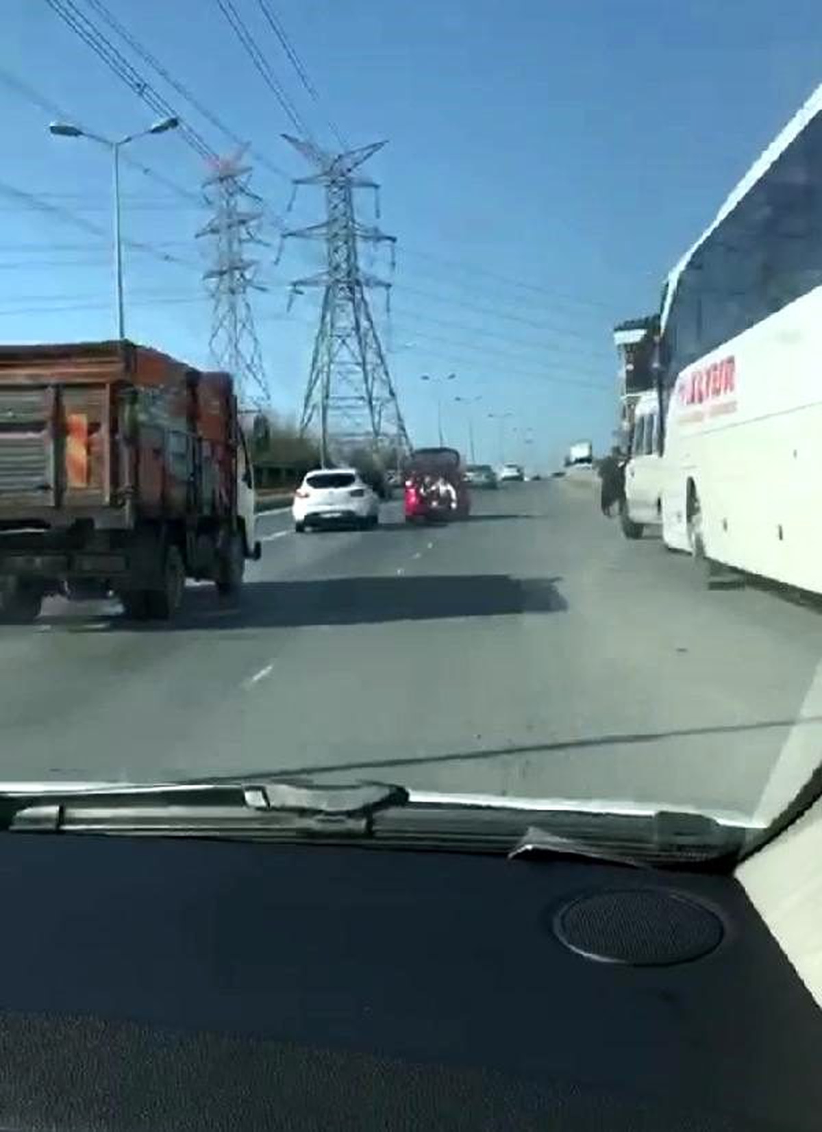 Sultangazi\'de trafikte tehlikleli yolculuk