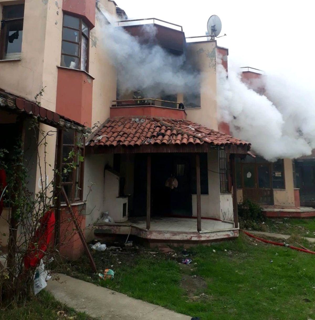Tersane işçilerinin kaldığı villa yandı