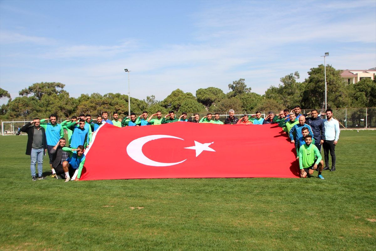 Türkiye Mehmetçik için tek yürek oldu