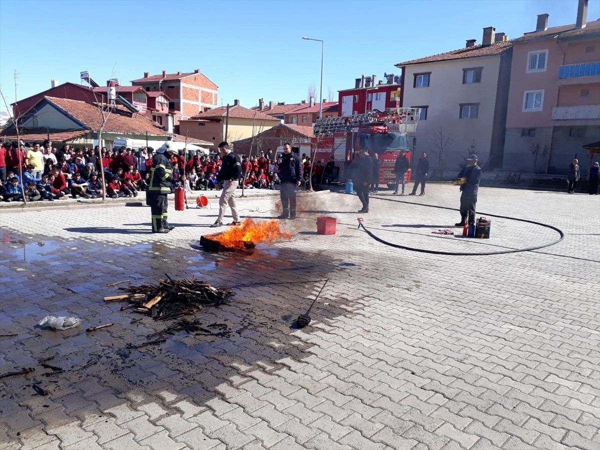 Ulaş\'ta deprem ve yangın tatbikatı gerçekleştirildi