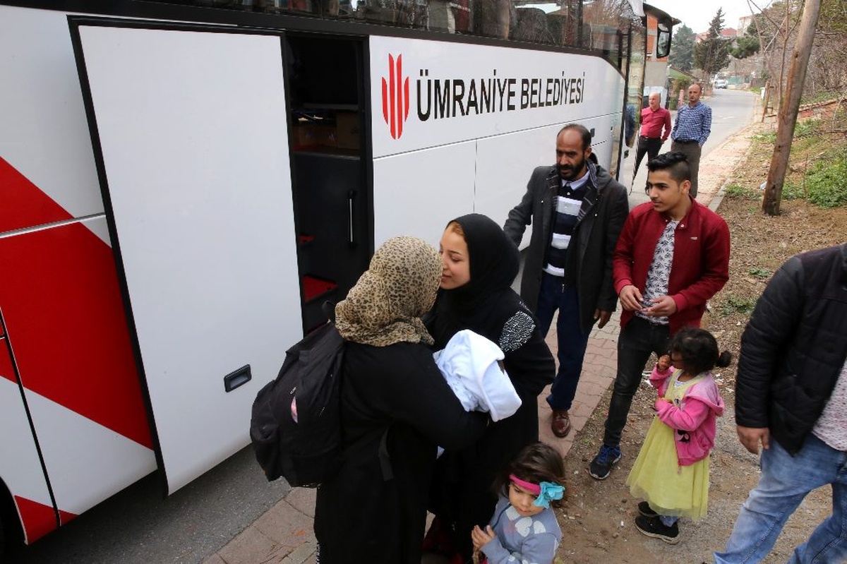 Ümraniye\'den yola çıkan 23 Suriyeli memleketlerine döndü