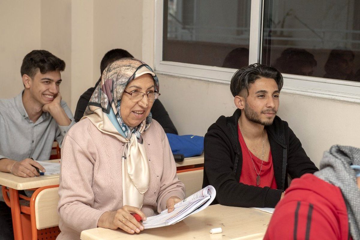 Üniversite hayalini gerçekleştirmek için 65 yaşında kursa başladı