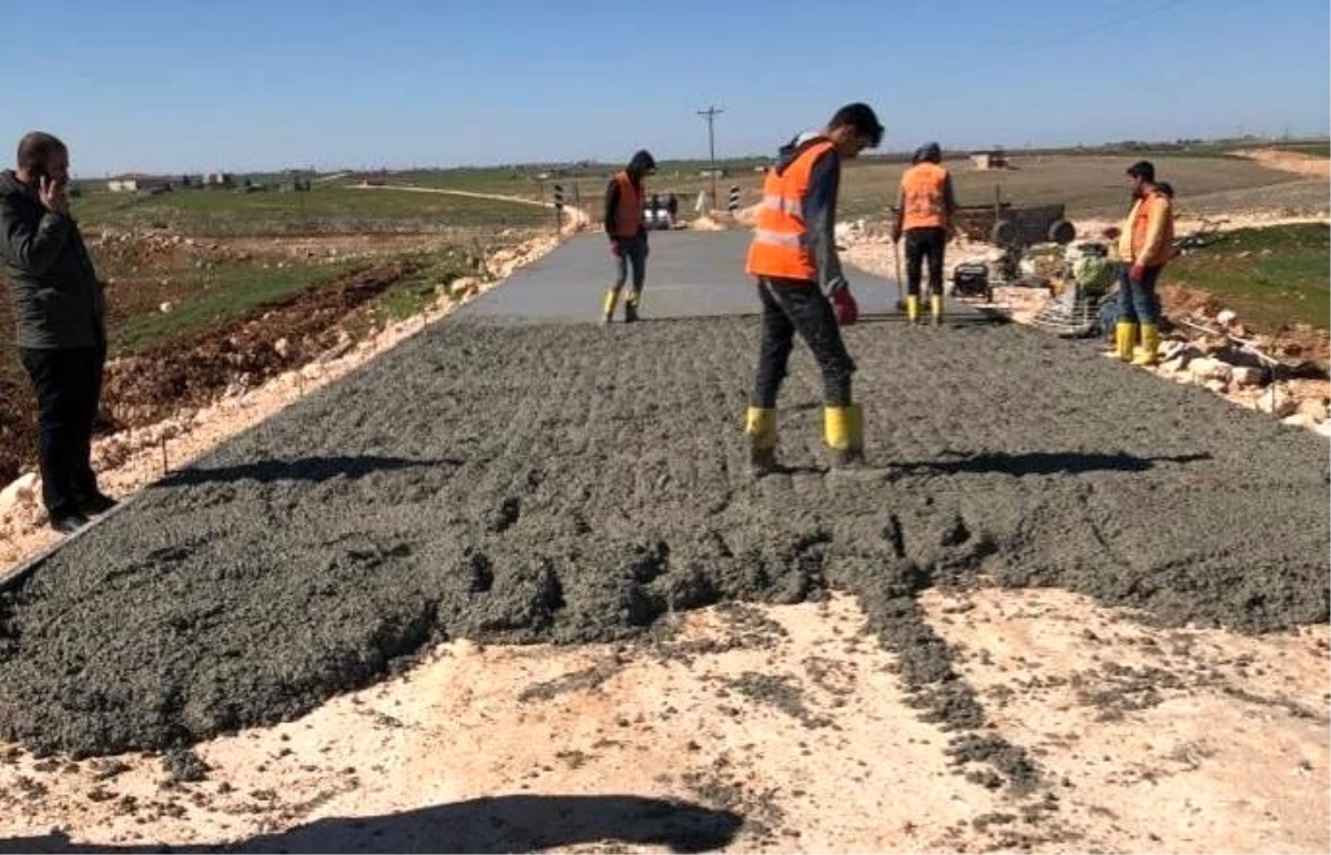 Viranşehir\'de beton yol yapım çalışmaları