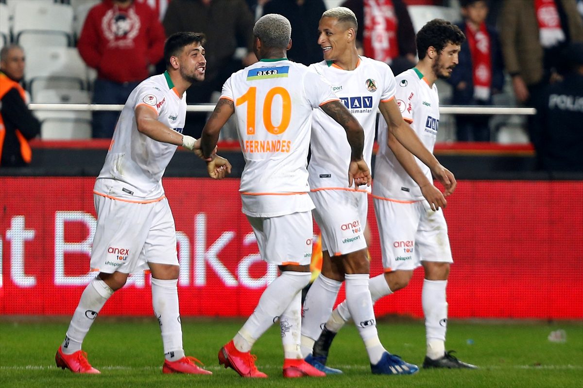 Ziraat Türkiye Kupası yarı final ilk maçında Aytemiz Alanyaspor, Fraport TAV Antalyaspor\'u 1-0...