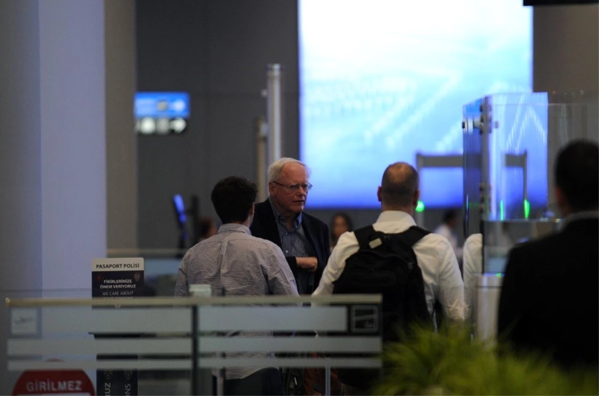 ABD Suriye Özel Temsilcisi James Jeffrey VIP yerine yolcu terminalini kullandı