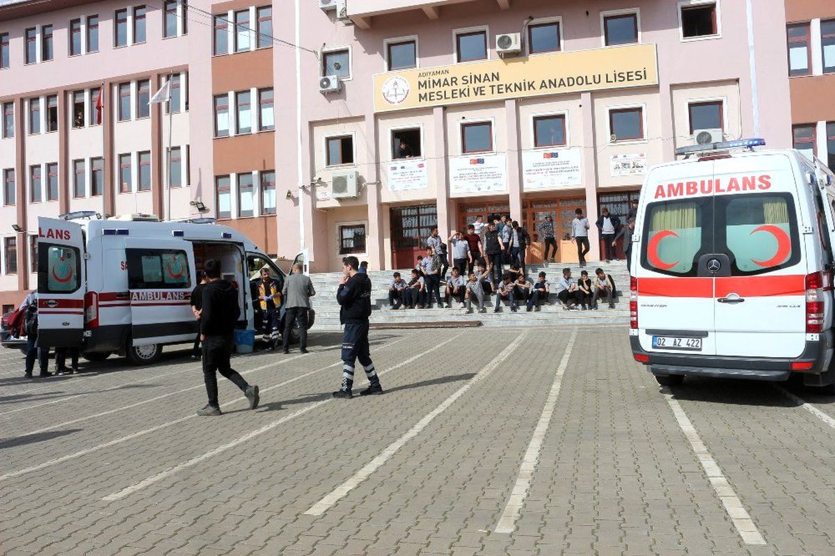 Adıyaman\'da 40 öğrenci zehirlendi