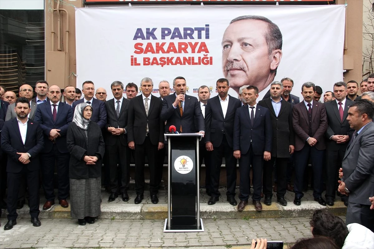 AK Parti Sakarya teşkilatı ve sivil toplum örgütlerinden CHP\'li Özkoç\'a tepki