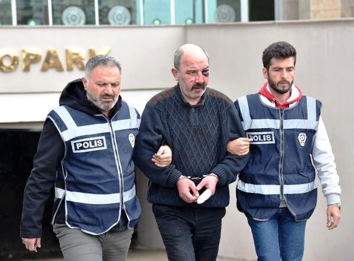 Antalya\'da \'kadın müşteriye baktın\' kavgası: 1 ölü
