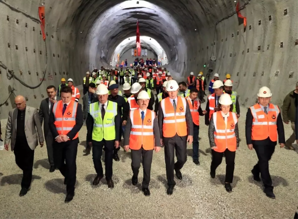 Badal Tüneli\'nde ışık göründü