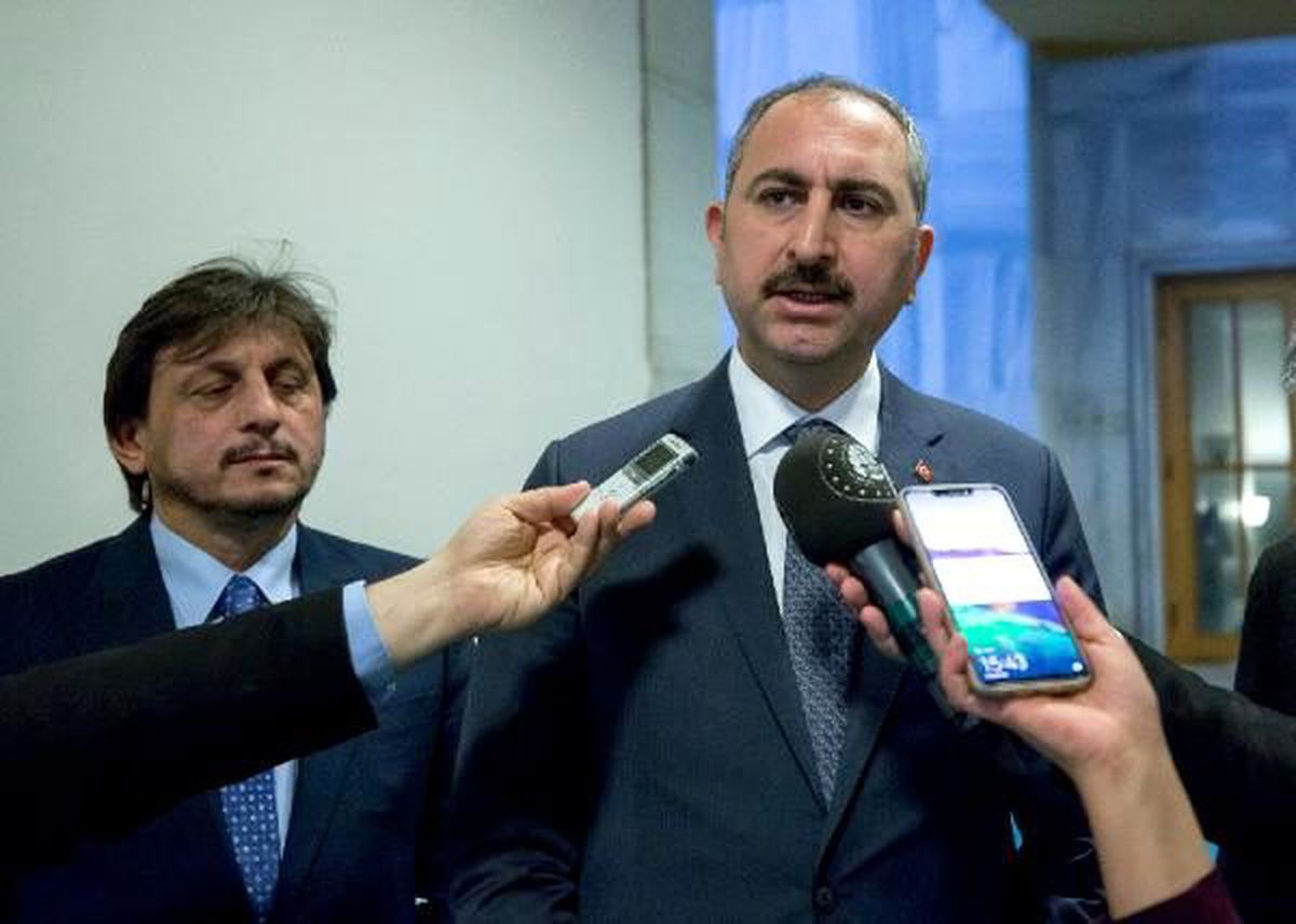 Bakan Gül: Özkoç\'la ilgili fezleke Meclis\'e gelmiştir