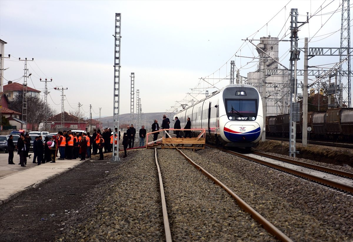 Bakan Turhan, Ankara-Sivas Yüksek Hızlı Tren hattında deneme sürüşüne katıldı