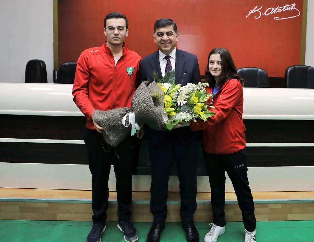 Başkan Fadıloğlu şampiyonlarla buluştu