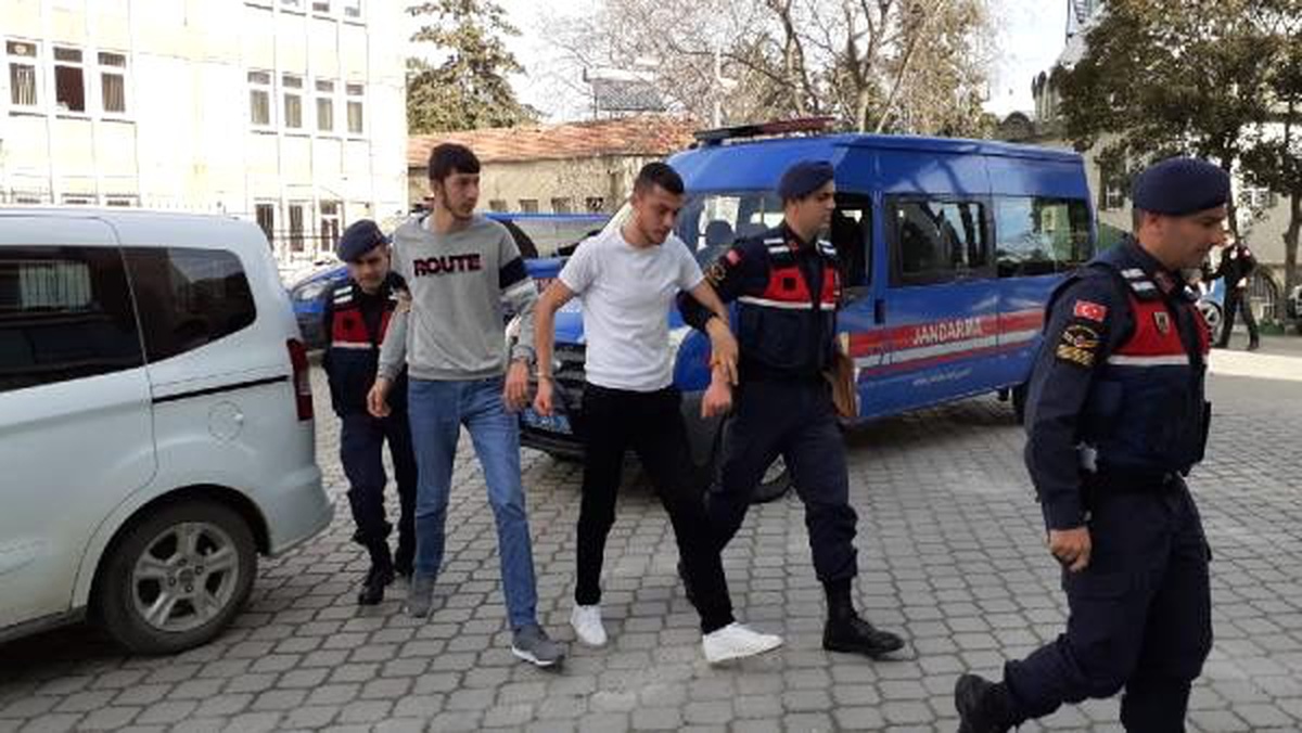 Bekçi, tartıştığı 2 kardeş tarafından bıçaklandı