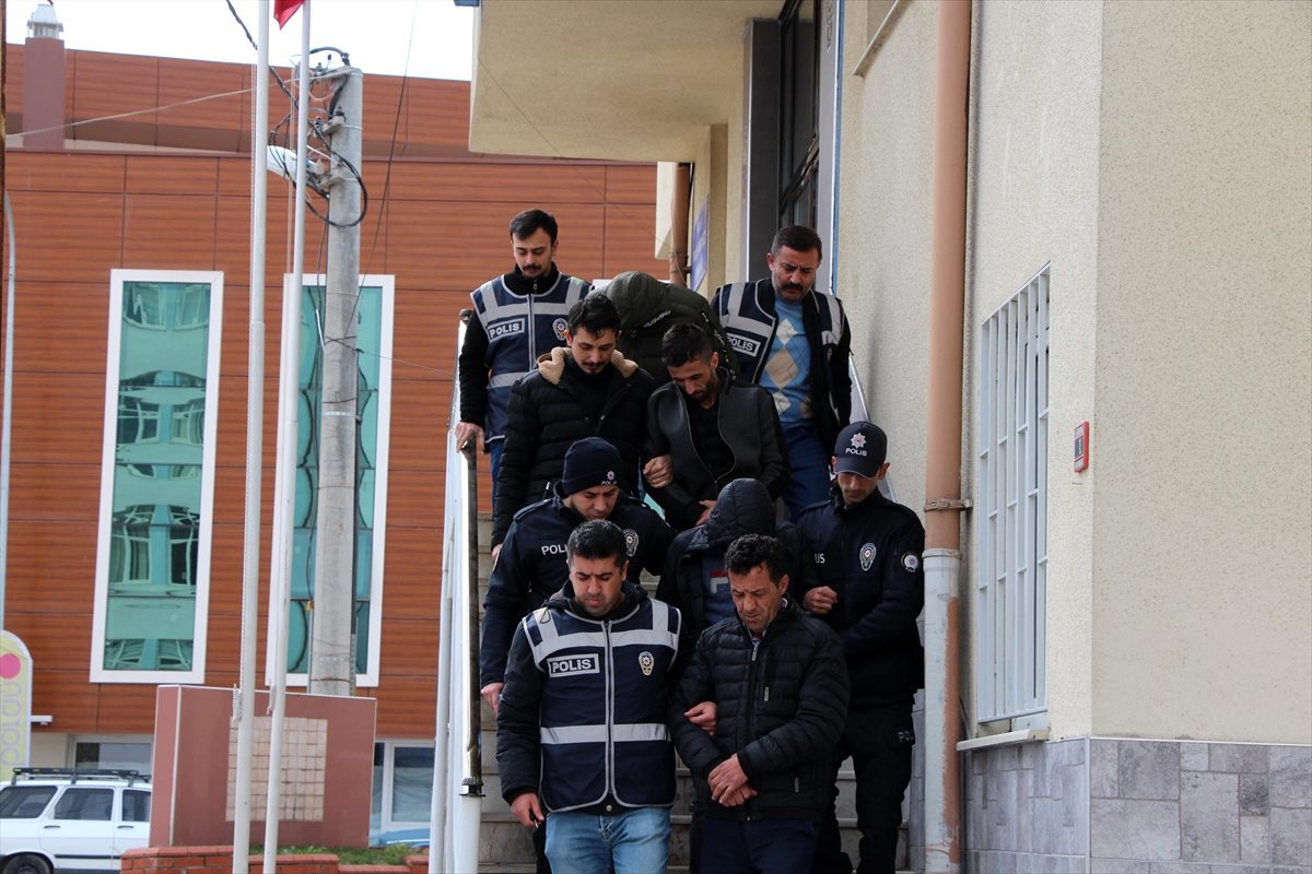 Bilecik\'te kablo hırsızlığı şüphelileri tutuklandı