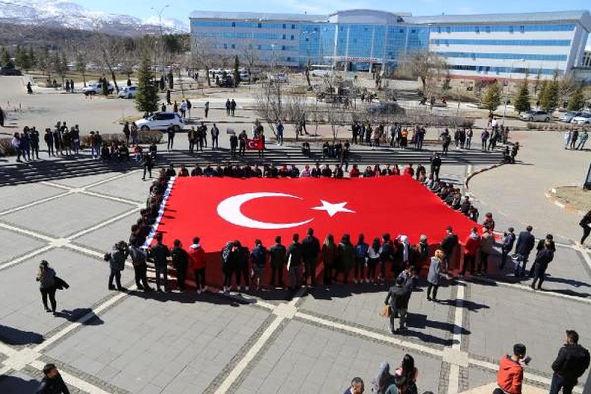 Bingöl\'de üniversitelilerden, \'Bahar Kalkanı\'na destek yürüyüşü