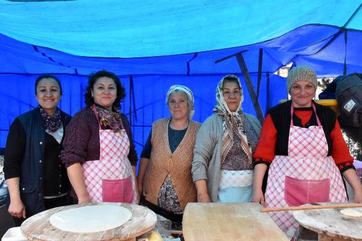 Bu pazarın esnafı kadınlar