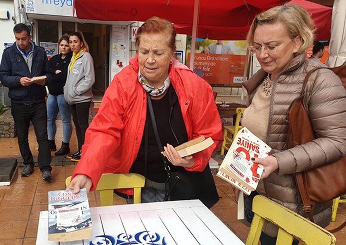 CHP Çeşme kadın kollarından "Dolaşan Kitap" kampanyası