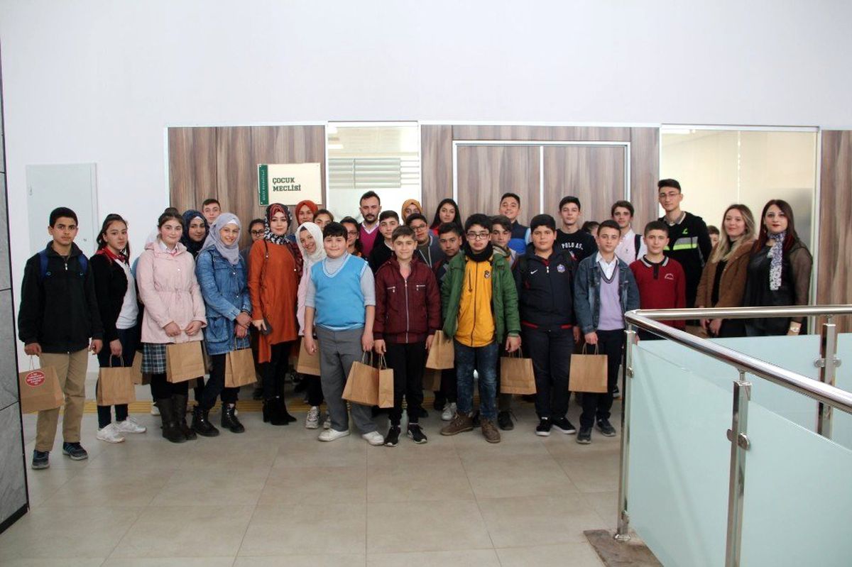 Çocuk meclisi liderleri seçildi