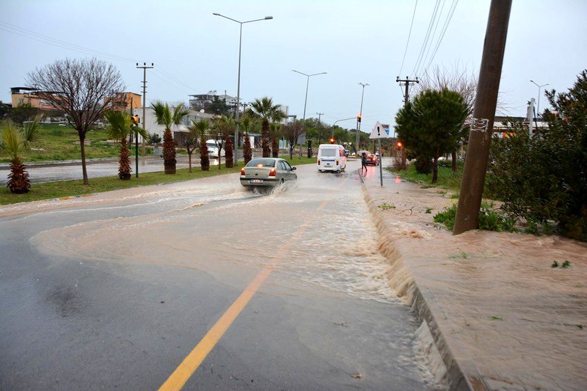 Didim\'de sağanak yağış etkili oldu
