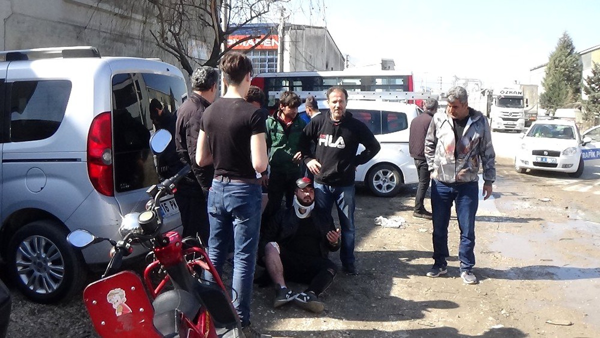 Elektrikli bisiklet ile otomobil çarpıştı: 2 yaralı