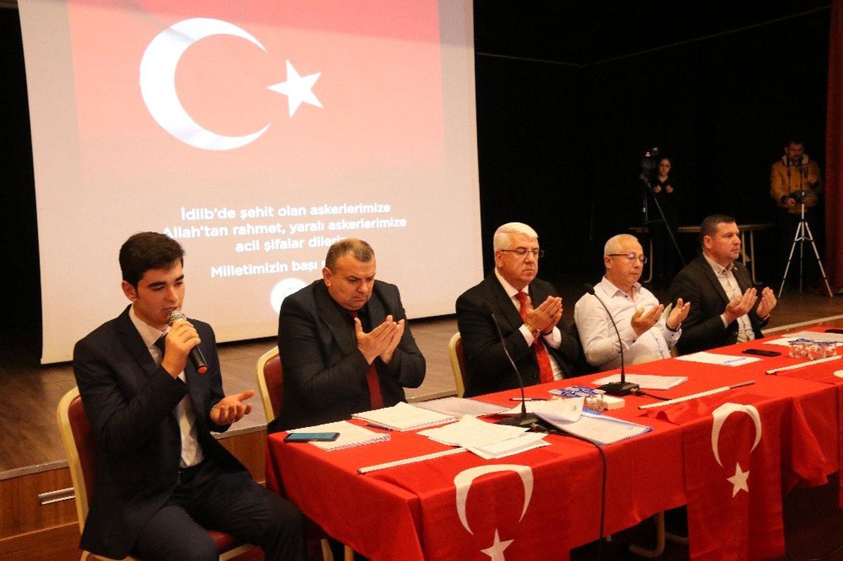 Ergene Belediye Meclisi\'nden şehitlere dua, Atatürk anıtına karanfil