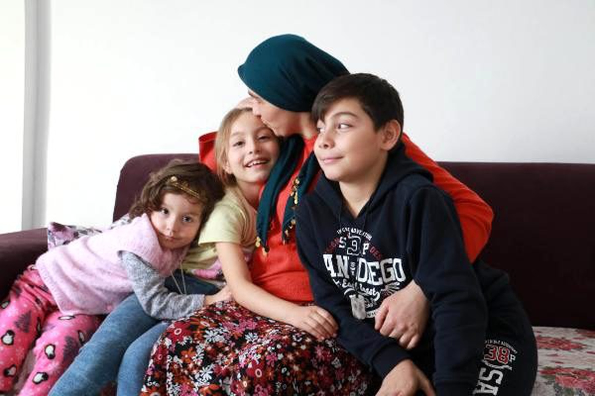 Eşinin şiddetiyle gözünü kaybeden kadının hayata tutunma çabası