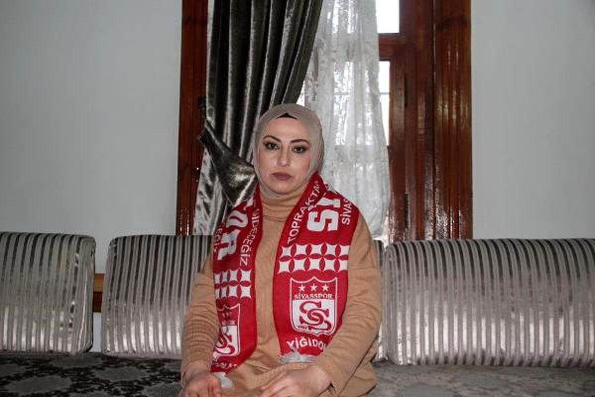 Ev hanımından Sivasspor\'a şampiyonluk türküsü