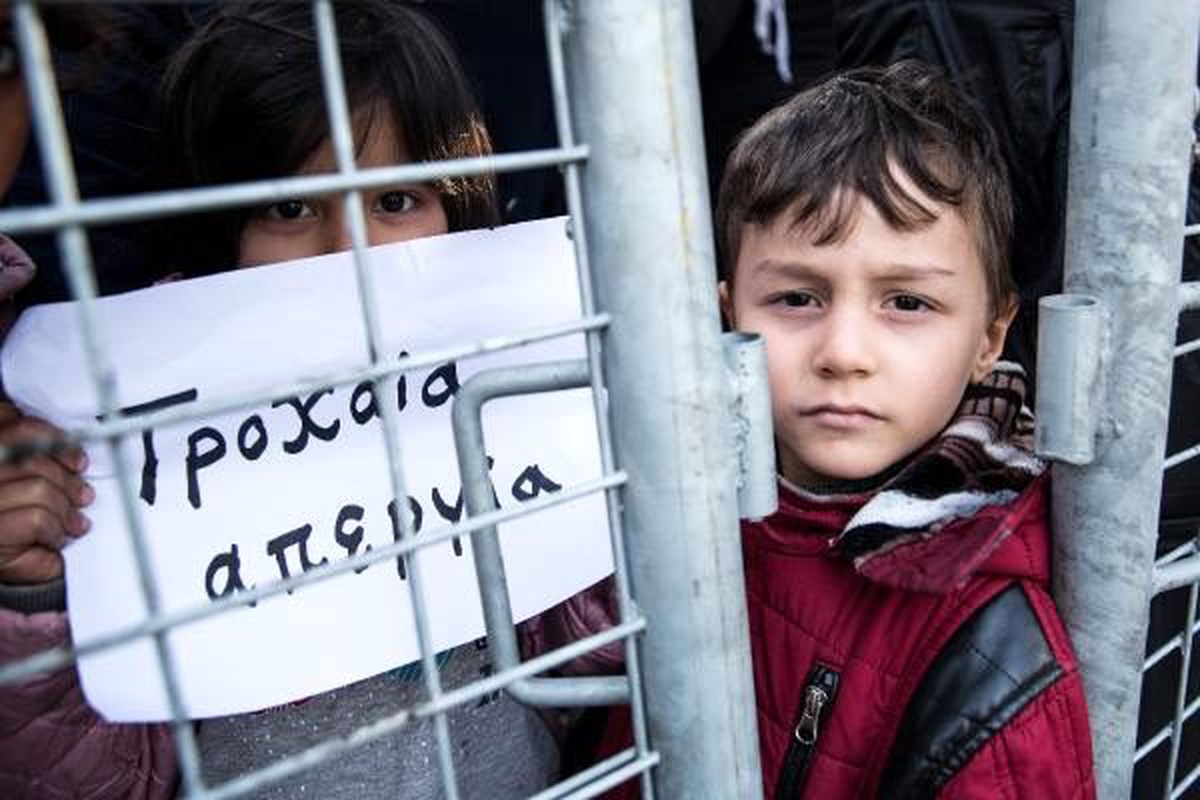 Göçmen kadın ve çocuklardan Yunanistan sınırında eylem: Lütfen kapıyı açın