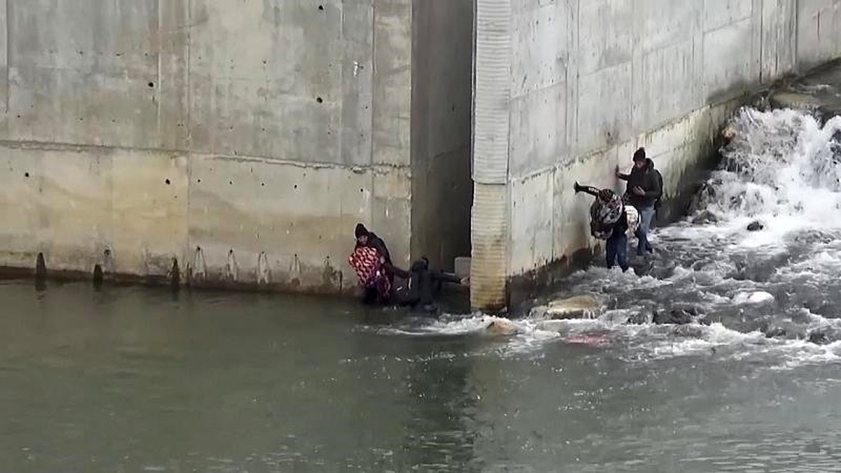 Göçmenler Meriç Nehri\'ni aşarak Yunanistan\'a ulaşmaya çalışıyor