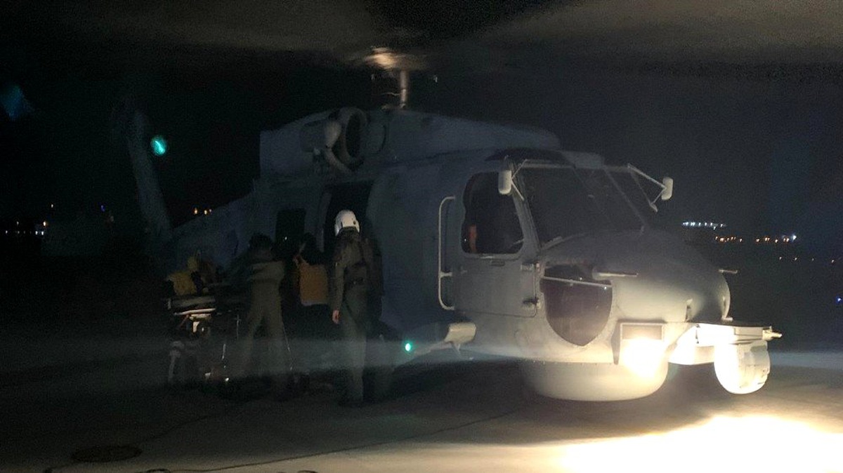 Gökçeada\'da kalp krizi geçiren hastaya helikopterli tahliye