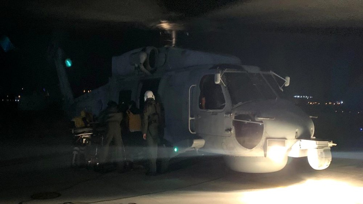 Gökçeada\'da kalp krizi geçiren hastaya helikopterli tahliye