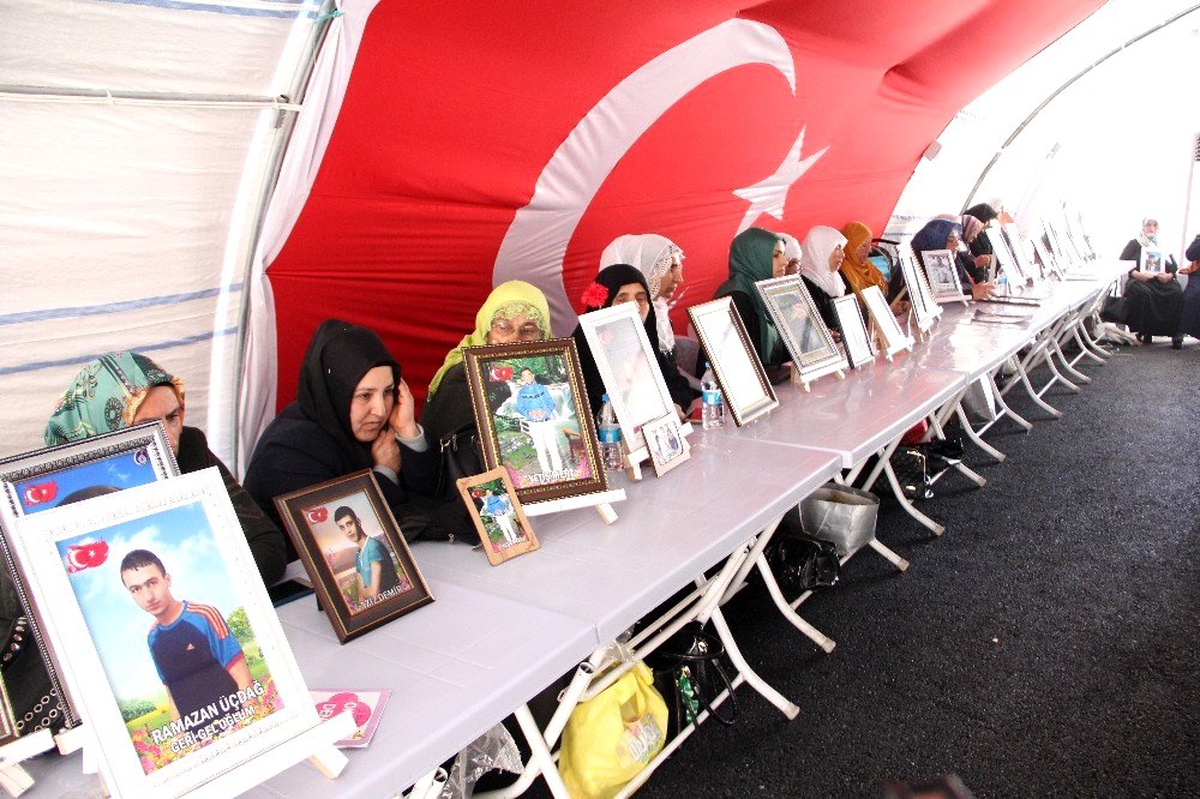 HDP önündeki ailelerin evlat nöbeti 185\'inci gününde